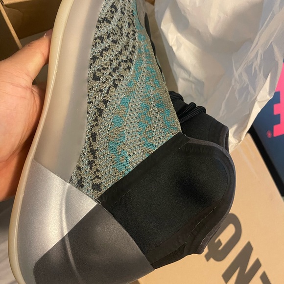 Yeezy QNTM us men size 9. 100 percent authentic NWT - Picture 2 of 6